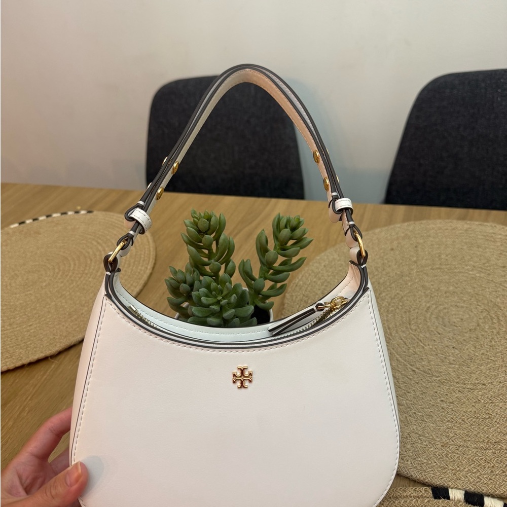 Tory Burch White Shoulder Bag with Gold Accents